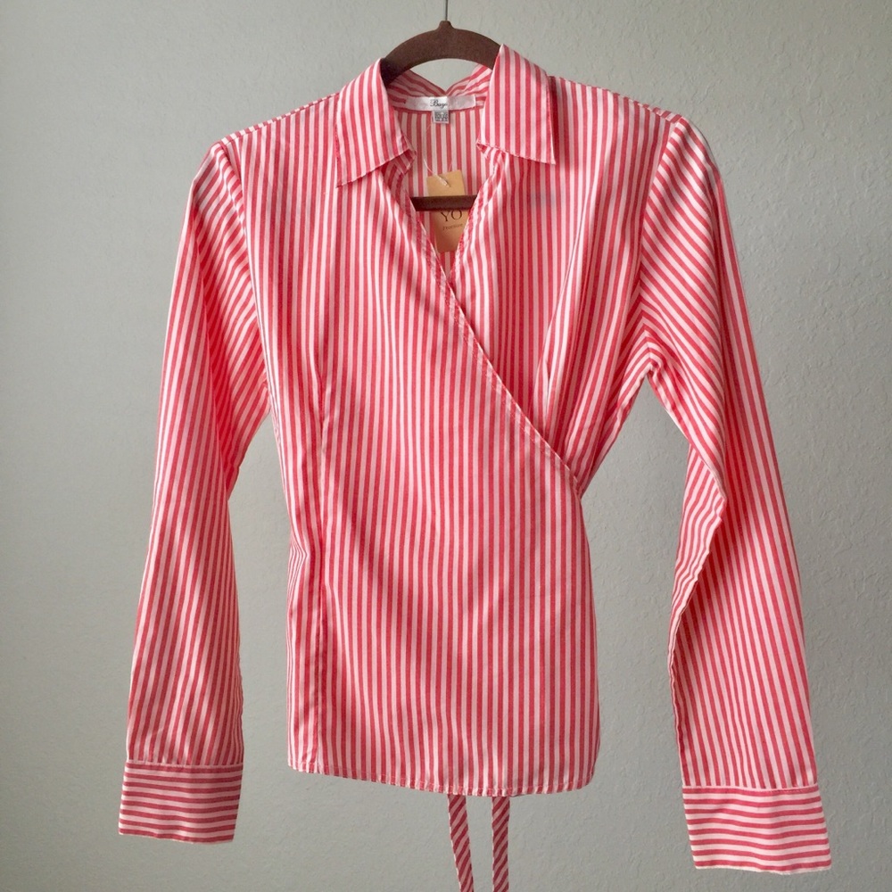 Price ✂️ 🆕  Wrap-around long sleeves blouse